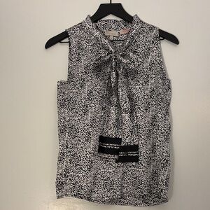 Women's Black and White Sleeveless Top